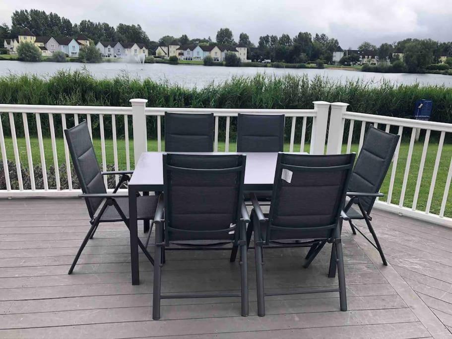 Stunning New England Style Lakeside Holiday home *